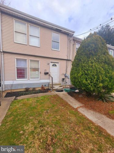 912 Beatty St, Trenton, NJ 08611-3110