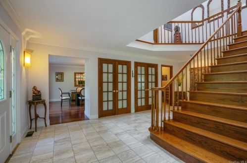 96 Deerfield Ln, Pleasantville, NY 10570-1406