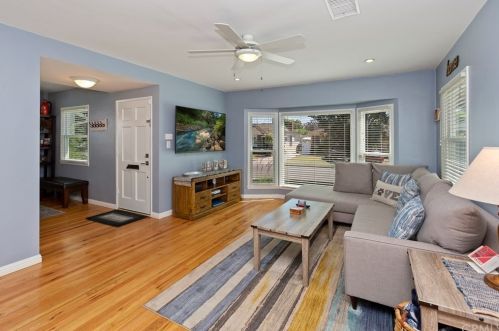 6233 Village Rd, Lakewood, CA 90713-3132