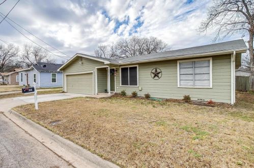 408 Mitchell Ave, Cleburne, TX 76033-9213
