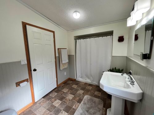 3613 Haines Rd, Duluth MN 55811-3733 exterior