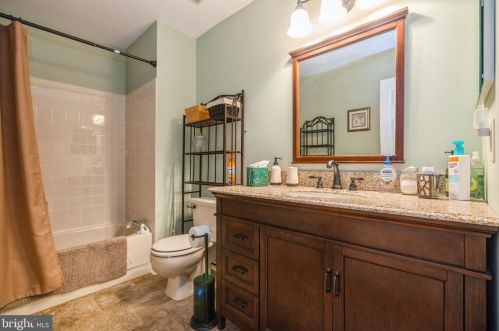 818 Westfield Dr, Riverton NJ  08077-3357 exterior