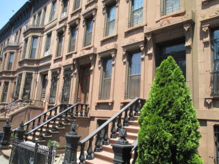 473 9th St, Brooklyn, NY 11218-5277