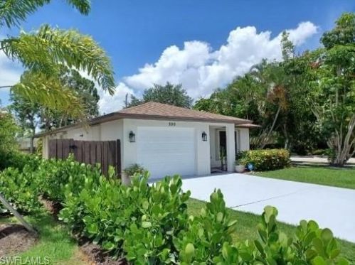 595 93rd Ave, Naples, FL 34108-2436
