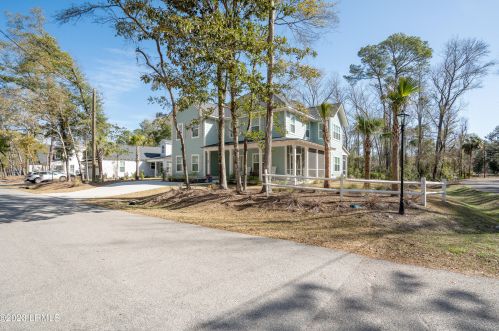 2 Faculty Dr, Beaufort SC  29907-2528 exterior