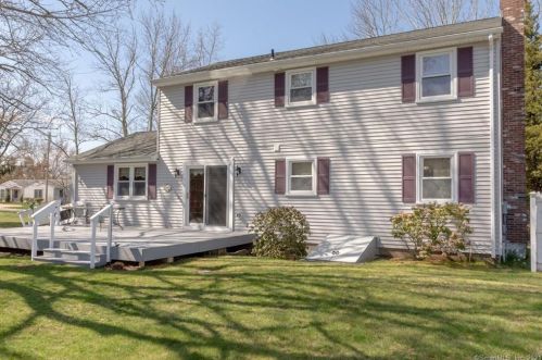 365 Roode Rd, Norwich, CT 06351-1425