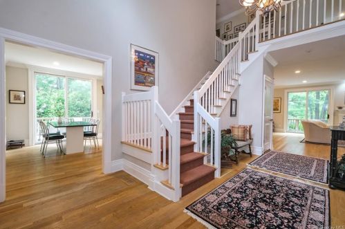 15 Easthaven Ln, White Plains, NY 10605-5460