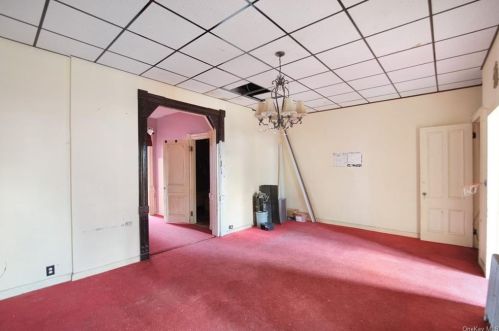 5 Eastman Ter, Poughkeepsie NY  12601-4306 exterior