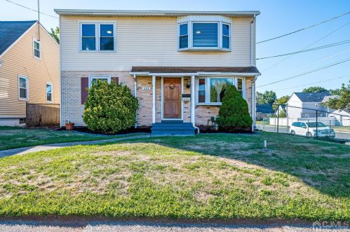 205 Bergen St, Woodbridge, NJ 07095-1832
