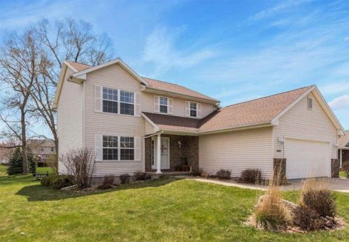1820 Rock Island Dr, Ely, IA 52227-9675