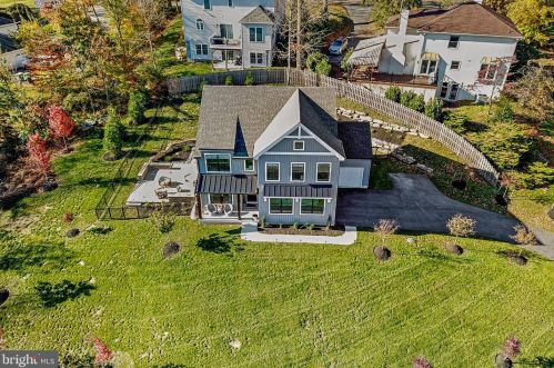 8 Langton Ln, Newtown Square, PA 19073-3018