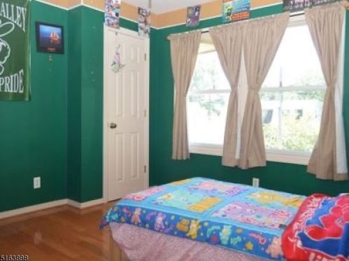 78 Parkway, West Paterson NJ  07424-1256 exterior