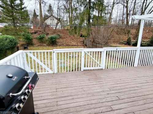 12 River Rd, Oakland NJ  07436-1929 exterior