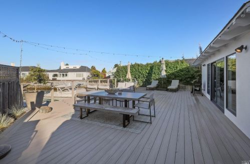 221 Martinique Ave, Tiburon CA  94920-1044 exterior