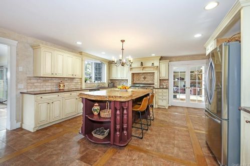 221 Oscawana Lake Rd, Tompkins Corners NY  10579-2600 exterior