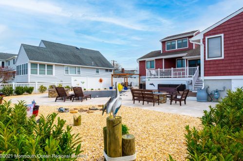 331 Sunset Dr, Pelican Island NJ  08751-2242 exterior