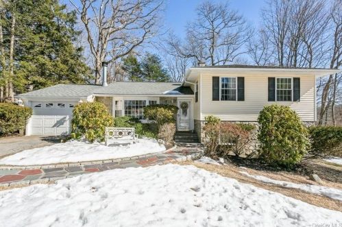 504 Woodland Ct, Mahopac, NY 10541-3066