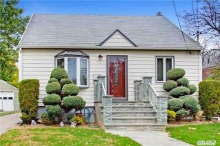 1622 Estelle Ave, Floral Park, NY 11003-2214