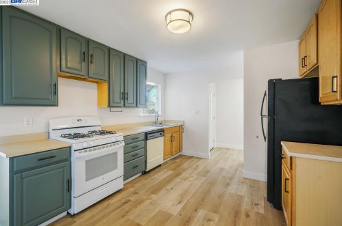 2954 Clearland Cir, West Pittsburg CA  94565-3243 exterior