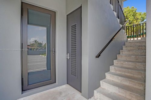 432 16th St, Hialeah FL  33010-3249 exterior