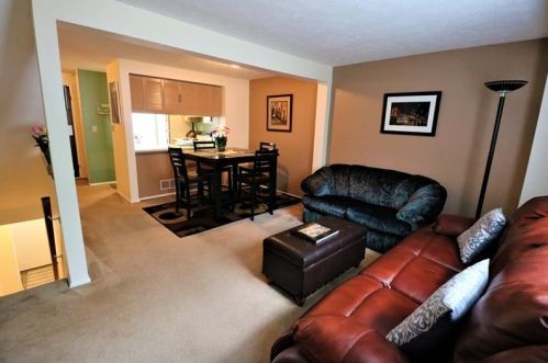 143 Ligonier Ln, New Kensington, PA 15068-9300