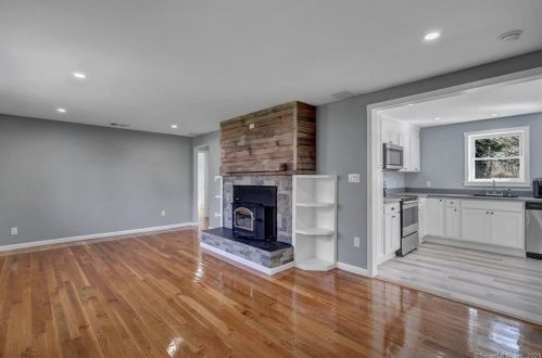 86 Woodland Dr, Northford CT  06472-1210 exterior