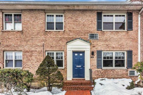 416 Merrick Rd, Rockville Centre, NY 11572-1410