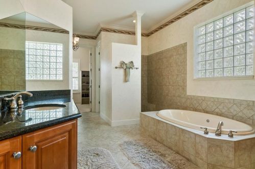 4916 Keeneland Cir, Orlando FL  32819-3141 exterior