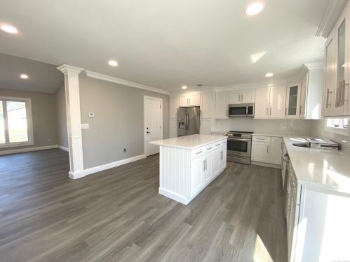 8 Jewel Dr, Holtsville NY  11742-1020 exterior