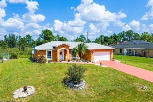 14 11th St, Lehigh Acres, FL 33972-8020
