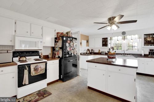 1111 Delta Rd, Red Lion PA  17356-9724 exterior