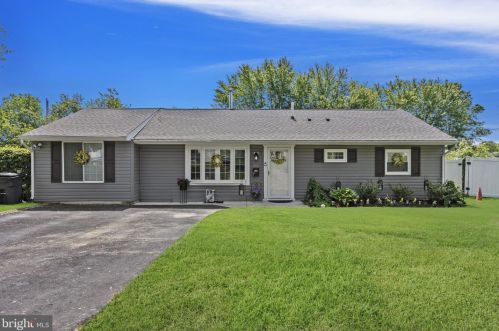 242 Trenton Rd, Fairless Hills, PA 19030-2714