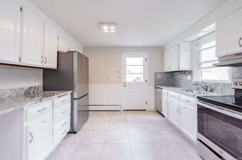127 Sunset St, Windsor Locks CT  06096-2411 exterior