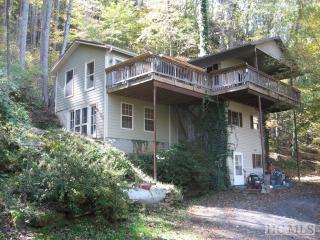 88 Vistawilla Dr, Glenville, NC 28736-8314