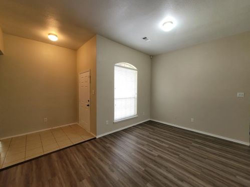 1017 Hannah St, Burleson, TX 76028-5179
