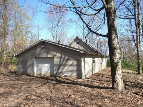 278 Chipmunk Rd, Evans City, PA 16033-4026