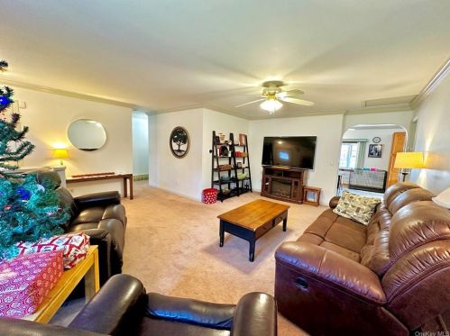 45 Eisenhower Dr, Middletown NY  10940-4543 exterior