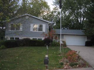 3634 Horseshoe Dr, Clinton, IA 52732-1336