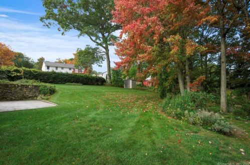 226 Juniper Ridge Dr, Waterbury CT  06708-1912 exterior