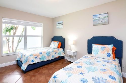 1980 Piccadilly Circus, Naples FL  34112-3687 exterior