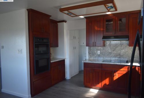 25291 Spring Dr, Hayward CA 94542-1928 exterior