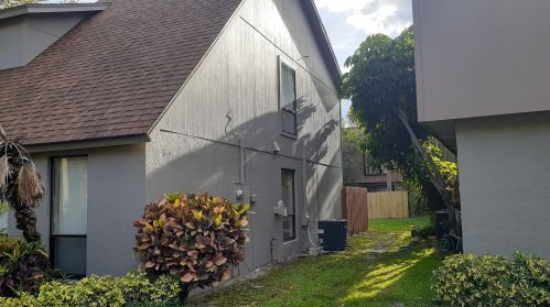 415 Sandtree Dr, West Palm Beach, FL 33403-1519