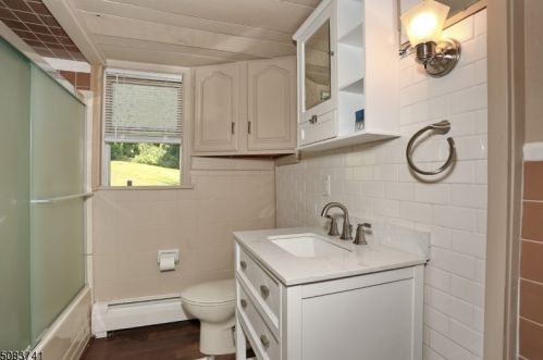 566 Stonetown Rd, Skyline Lakes NJ  07456-1311 exterior