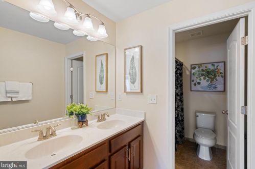 15340 Wits End Dr, Woodbridge VA  22193-5889 exterior