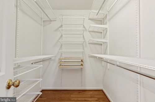 2485 Wheat Meadow Cir, Herndon VA  20171-3055 exterior