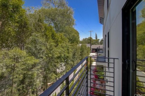 4809 Carpenter Ave, North Hollywood CA  91607-3204 exterior