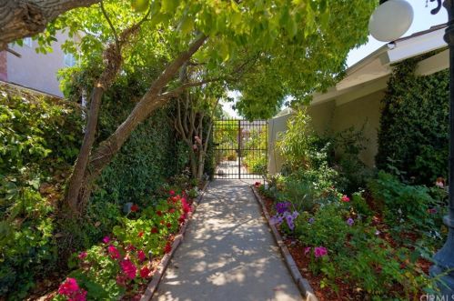3338 Harvey Way, Lakewood CA  90712-3764 exterior