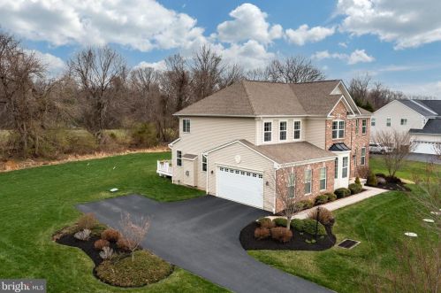 16 Lammey Way, Downingtown, PA 19335-1371