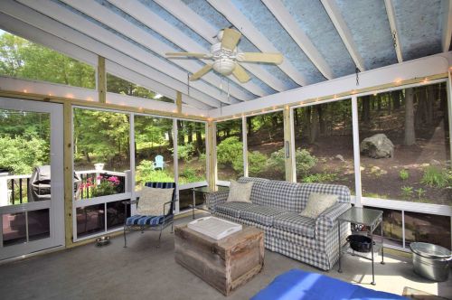 1 San Antonio Dr, Fremont NH  03044-8204 exterior