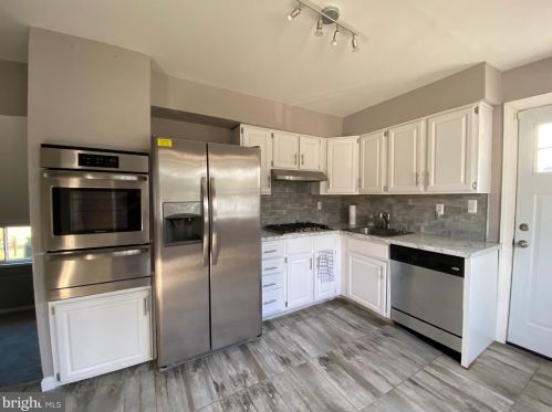 241 Capital Dr, West Deptford NJ  08051-1247 exterior